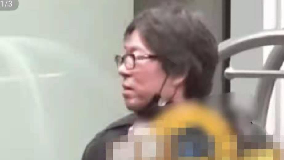高晓松|高晓松暴瘦26斤后现身街头，脸部松垮气色差，被指减肥后脱发严重