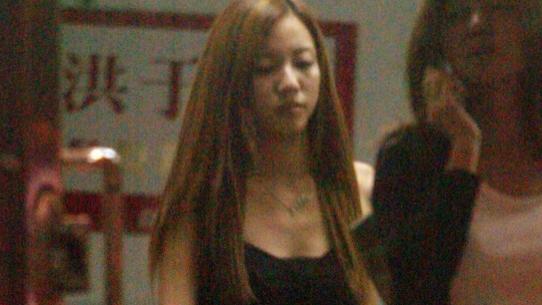 李靓蕾|女星喊话李靓蕾好勇敢，自曝有相同经历：婚后沦为生育机器及女佣