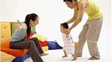 6个月宝宝腋下扶站不蹦跳正常吗