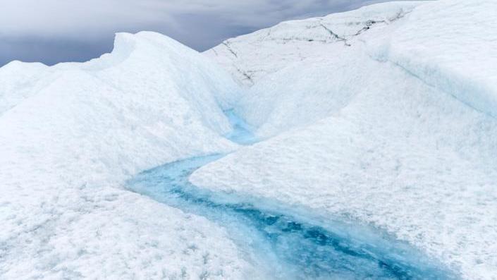 冰盖 格陵兰岛突然出现大规模融冰事件《这是气候危机的最新迹象》