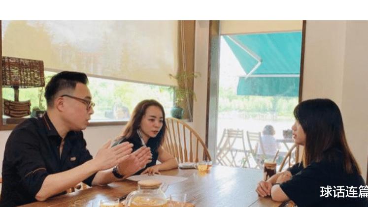 田径名将苏炳添即将搬新家，与设计师交流装修想法，爱妻陪伴左右