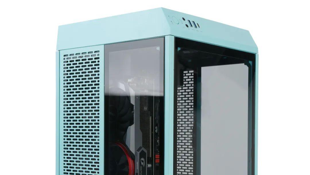 是机箱也是硬件展示柜，这款ITX机箱能塞进标准电源和RTX 3090