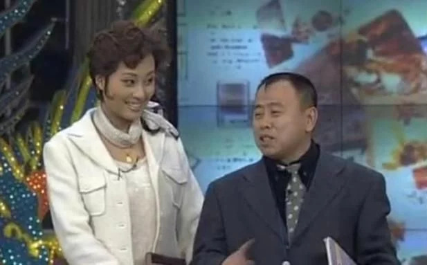 她曾出演过《家有儿女》，因前夫病故而退出娱乐圈！