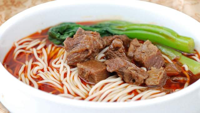 蔓越莓|这样做的番茄牛腩面，尝上一口就能打开你的味蕾，一大碗都不够吃