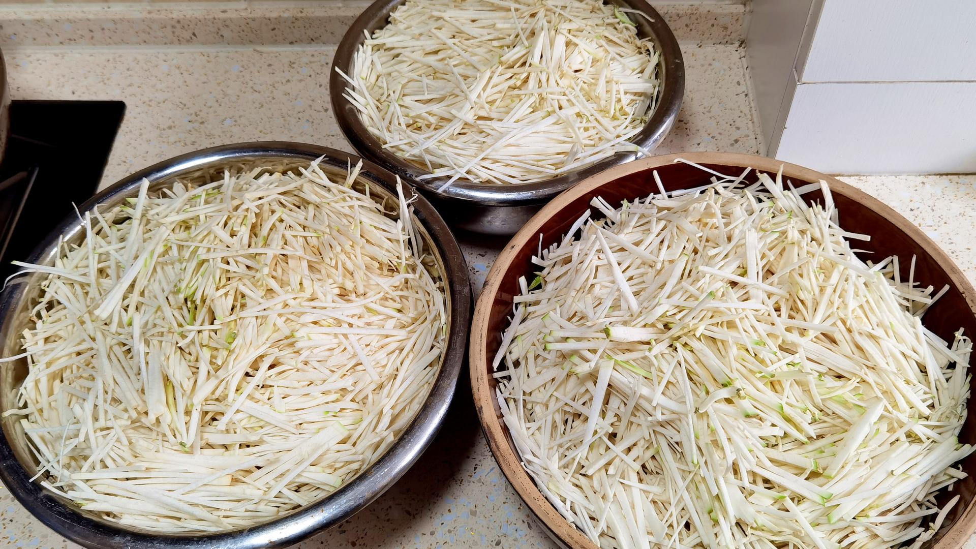 芥菜|冬天碰到这菜，我准买30斤，营养极高，切丝加料一腌，脆爽又开胃