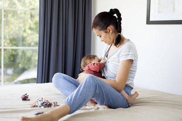孩子吃母乳到底到几个月合适呢？