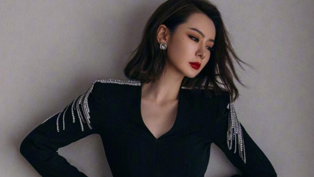 |短发女孩的夏天，就要多穿这几件“衣服”，气质上升不止一个档次