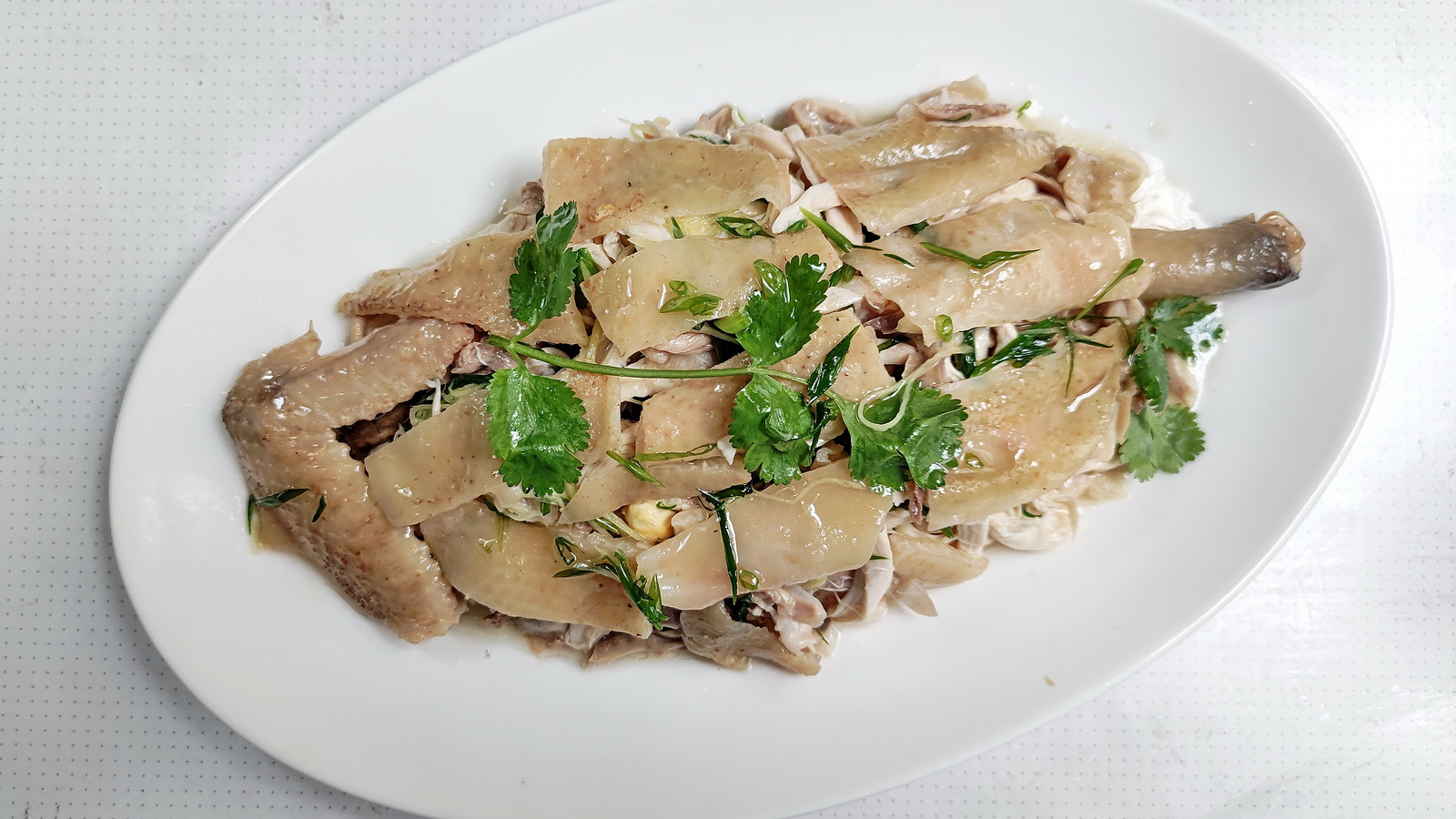 手撕鸡|粤菜旧谱新得，姜葱手撕鸡，调味只用盐就好