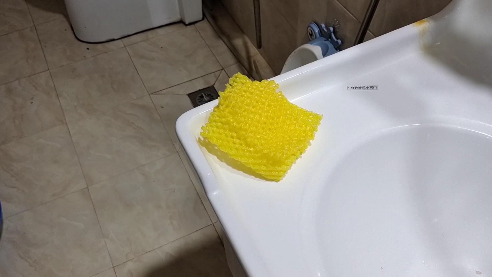 卫生间放个水果网套，解决不少烦恼事，省钱实用，早知早受益