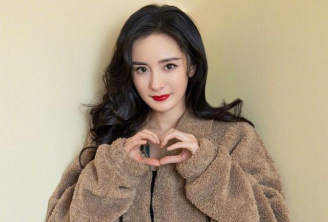 杨幂删掉的三条动态:一条为女儿,一条因为爱国,最近一条没必要 杨幂删掉的三条动态:一条为女儿,一条因为爱国,最近一条没必要