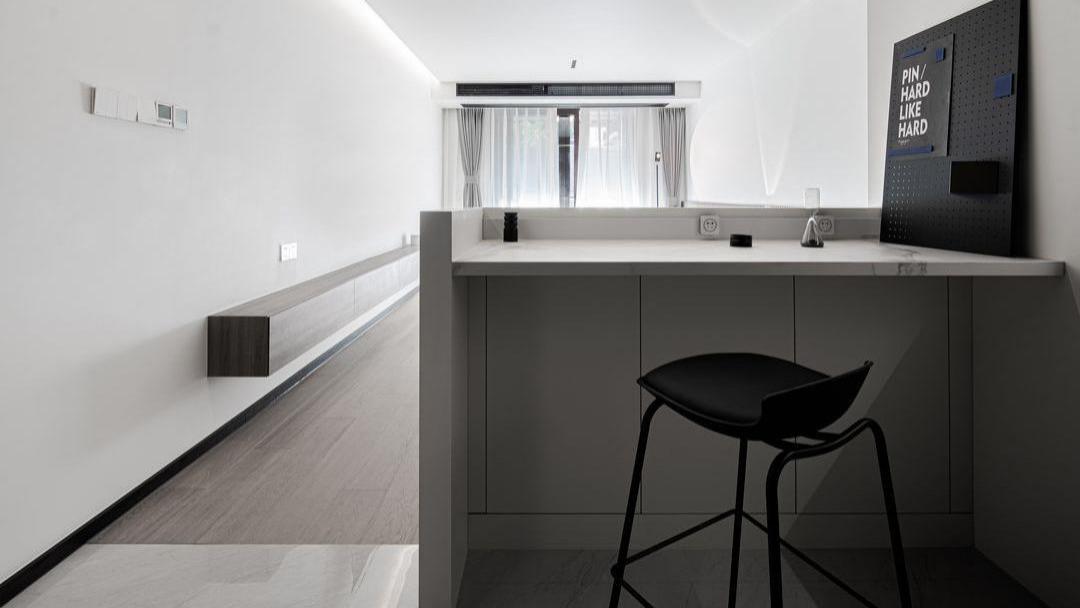 46平米的小空间，采用光影的设计，让本来黑暗的空间变得通透