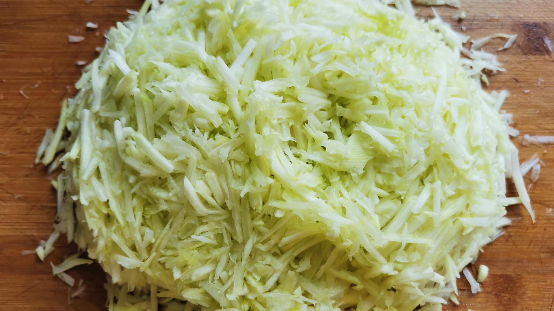 饺子|夏天，丝瓜黄瓜靠边站，用它包饺子真好吃，营养美味，天天吃不腻