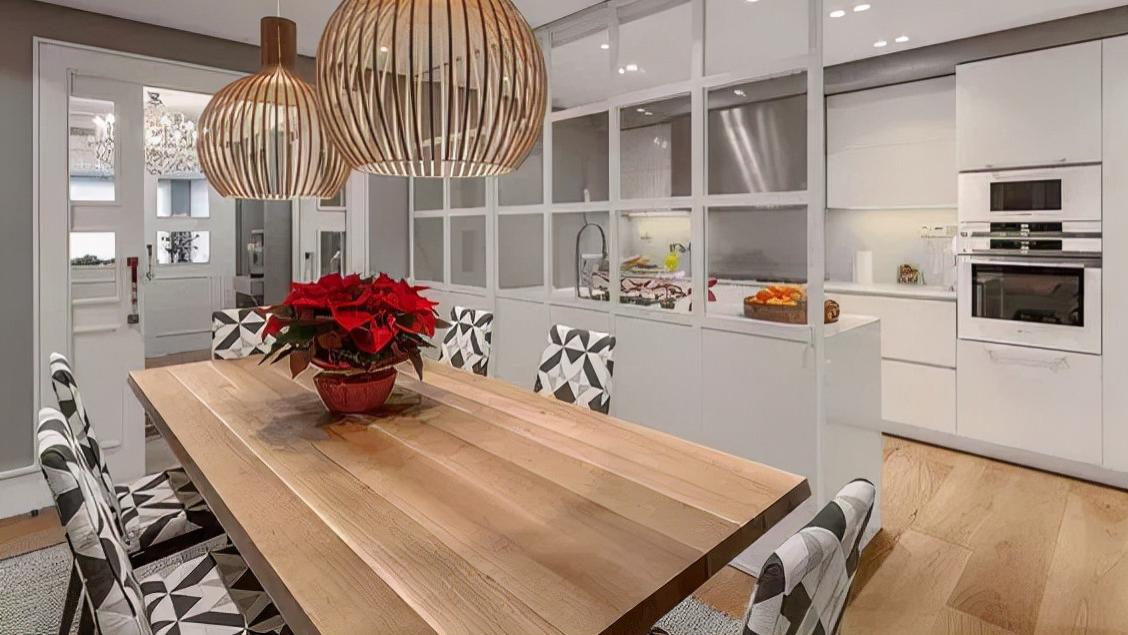 没想到20年前被嫌弃的设计，现在竟成了挽救小户型的“秘密武器”