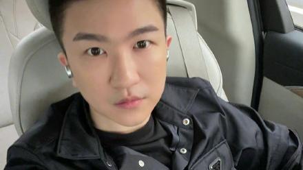 张大大分享减肥30斤的教程，网友称减肥成功的张大大也是小鲜肉了