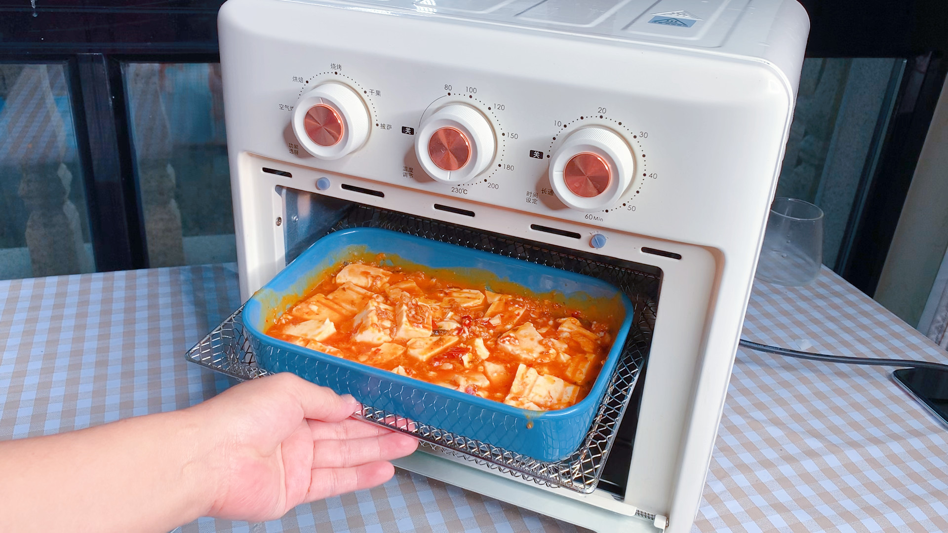 空气炸锅|用空气炸锅做麻婆豆腐，没炒过会好吃吗？做好后尝了口，味道绝了