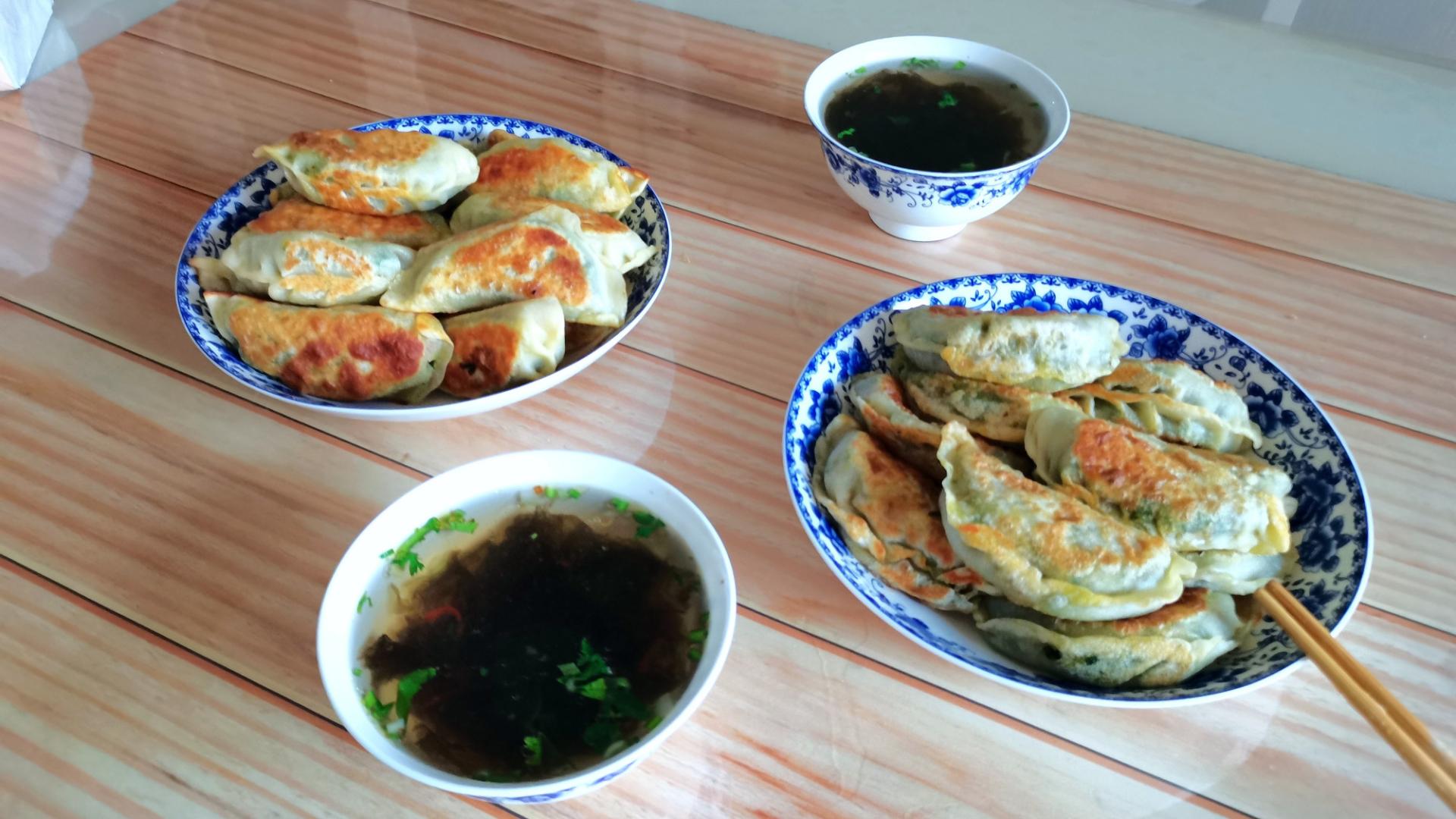 韭菜盒子|夫妻俩每天下班后这样吃晚餐，一碗面或两盘菜，最简单的幸福
