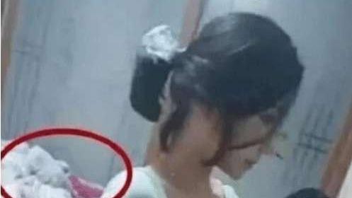 朱小燕聊情感|“以后不要在卧室里乱发自拍了，否则细节被大家看到会很尴尬的，“哈哈哈哈