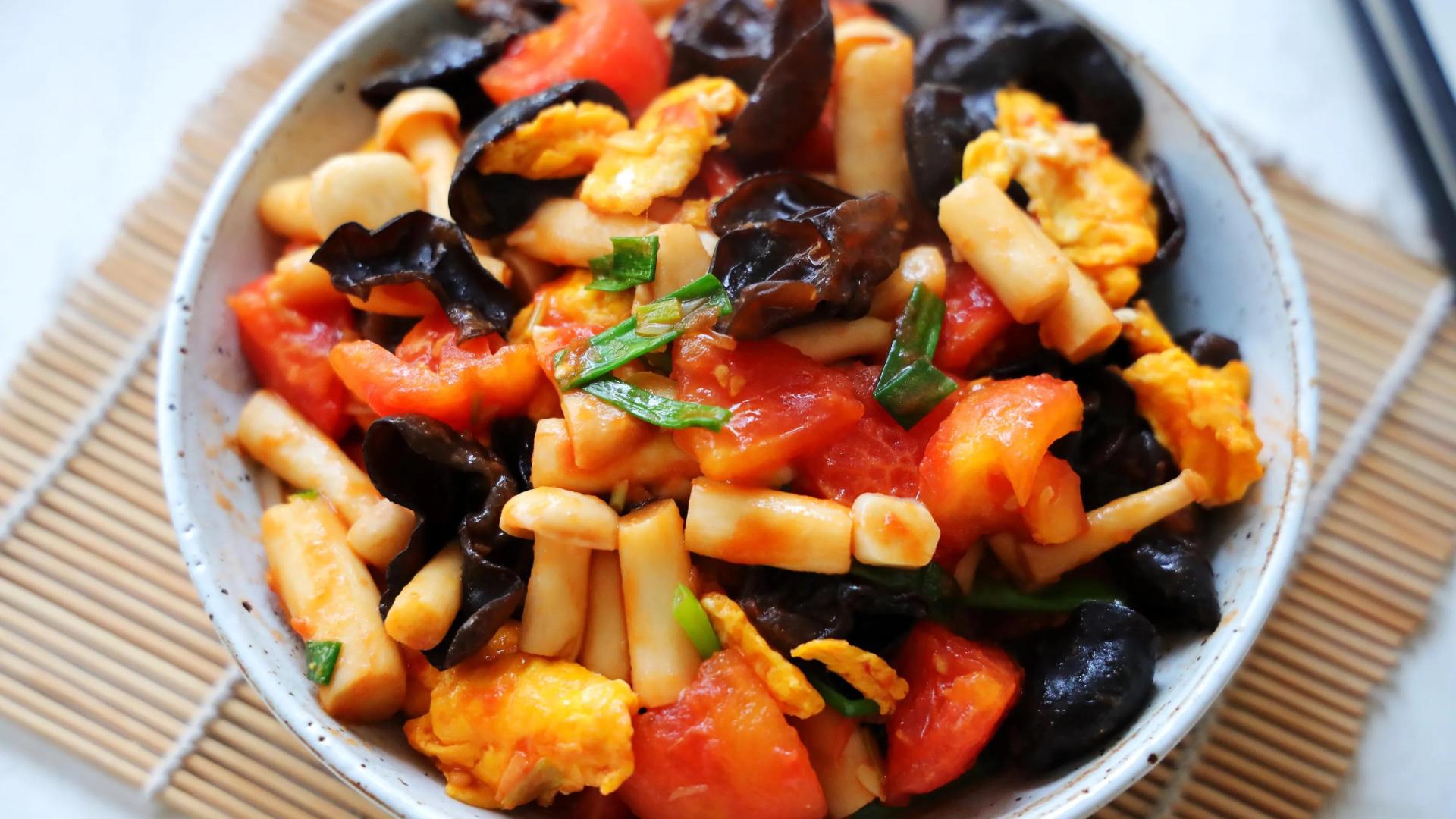 面条|天气冷没胃口，试试这道素菜，营养丰富味道棒，尤其是孩子超爱吃