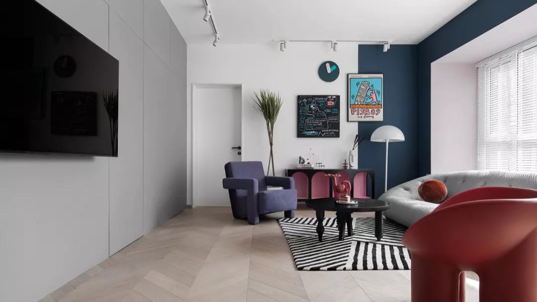 90平个性三居装修，这样的隐形门设计，还是头一次见！