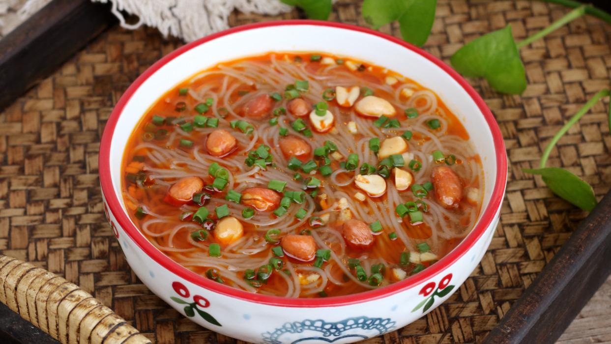 馒头|立冬后早餐就馋这碗粉，比面条劲道，比包子馒头省事，热乎好吃