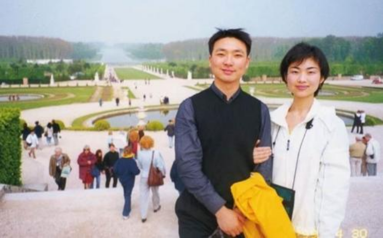 央视著名主持人,台上是搭档台下是夫妻,网友:这保密工作很优秀 央视著名主持人,台上是搭档台下是夫妻,网友:这保密工作很优秀