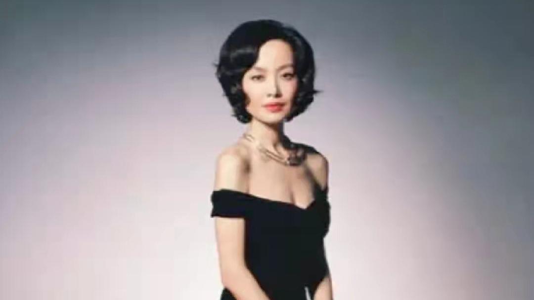 鲁豫|鲁豫早期写真被翻出，穿低领装涂橘色唇彩，造型火辣女团味十足