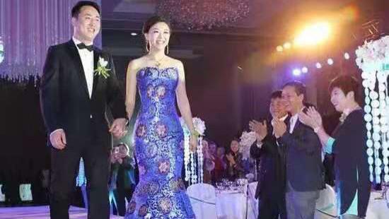 小小美的异想世界 濮存昕女儿出嫁，他这个老父亲不仅倒贴50万，还送了一个灭火器！背后的