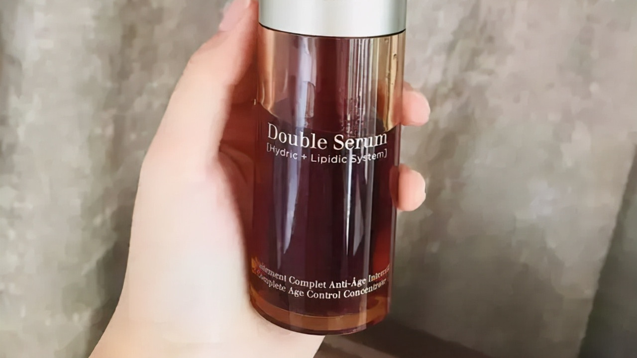 雅诗兰黛 精华液哪家强？口碑精华液实用测评：有效改善肤色和肌肤光滑度