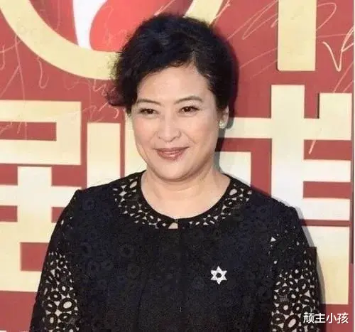 她是马伊琍母亲，34岁出道60岁获奖走红，现如今是国家一级演员
