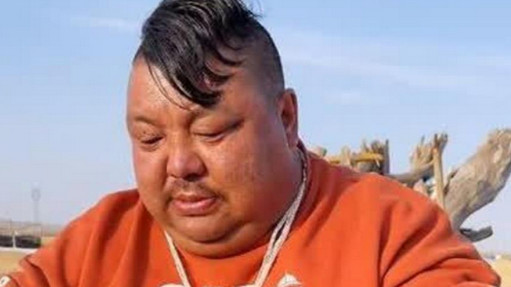 奶茶 恩克被扒满嘴跑火车，称“吃肉喝奶茶”可以减肥，自己已减掉40斤