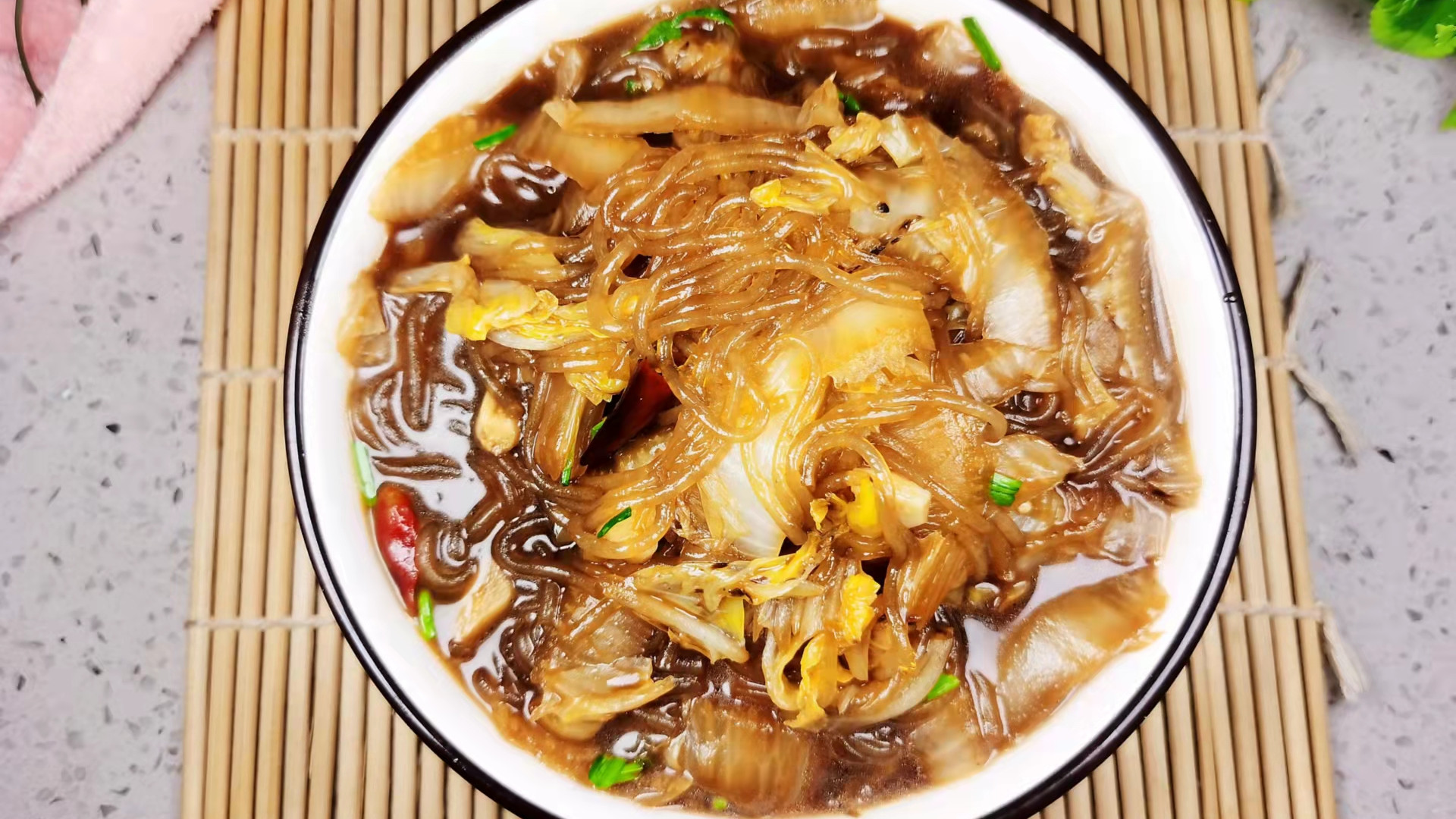 鸡翅|冬季，这两样食材一起炖，一周吃几次，暖身驱寒营养足，别不懂吃