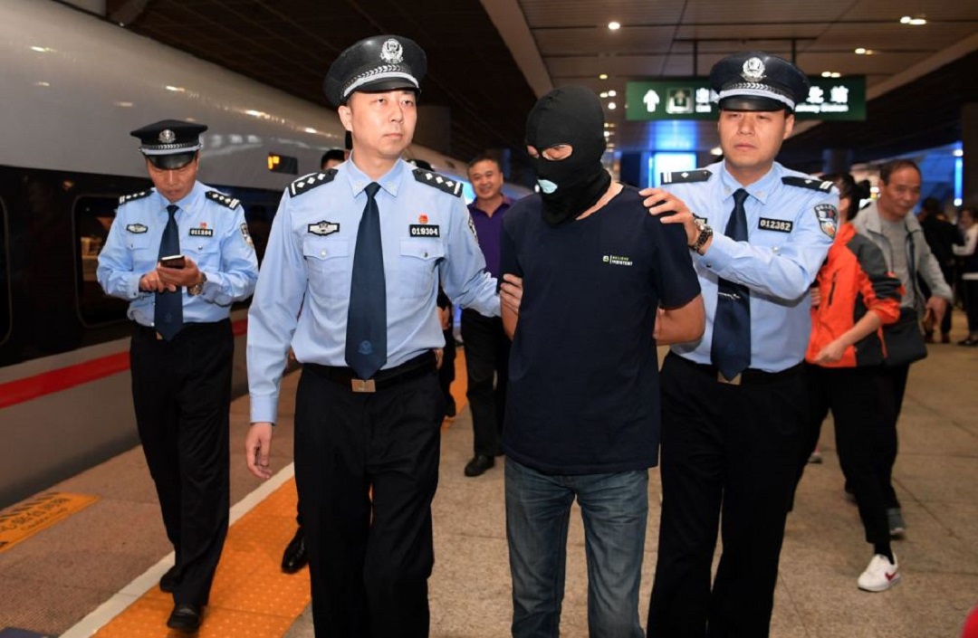 警察为什么抓犯人还要拉响警报 难道不怕坏人逃跑吗 军事资讯 八戒游戏