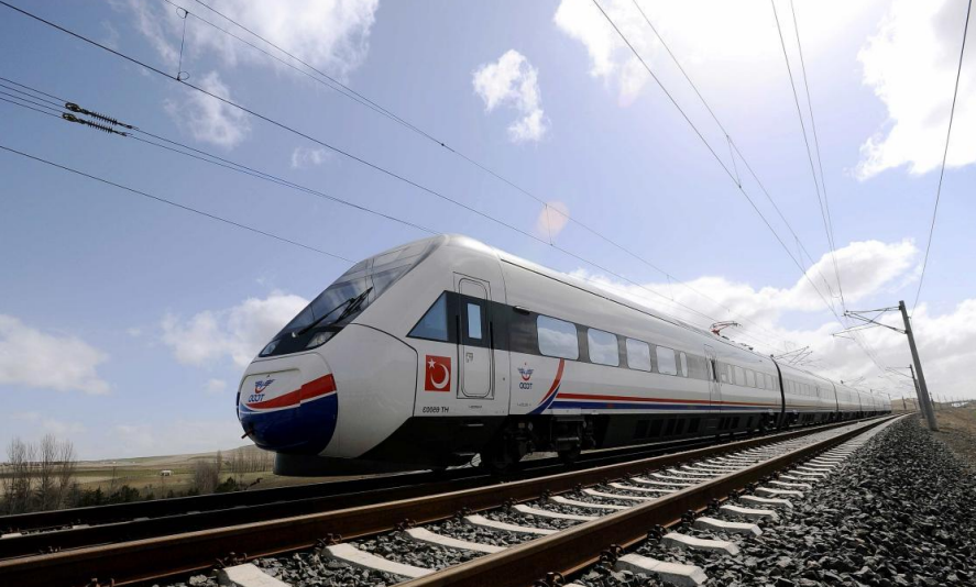 如今高铁已经成为中国基建一张崭