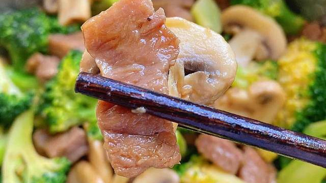 饺子|学妹减肥天天吃肉，一周还轻了5斤，减脂餐和家常菜有什么不同
