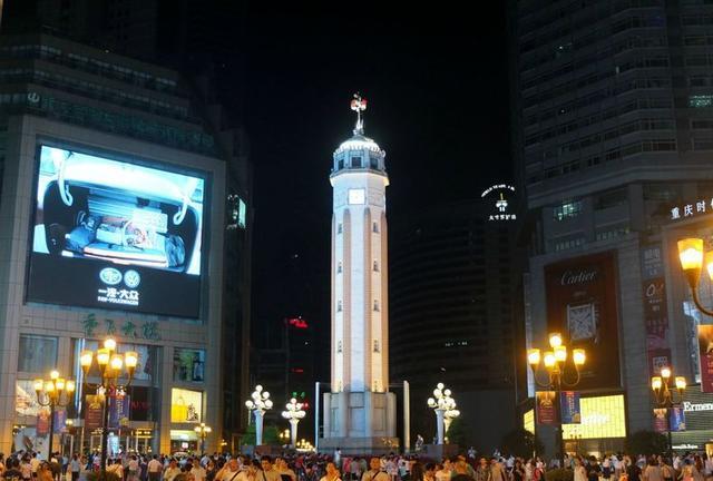 写字的黄小骨 为纪念抗日胜利而建，见证了最繁华的重庆，如今成最顶流的商业圈