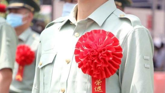 精进者er|退伍战士回家第三天，来了两名男子，送他一辆大奔，还请他当副总