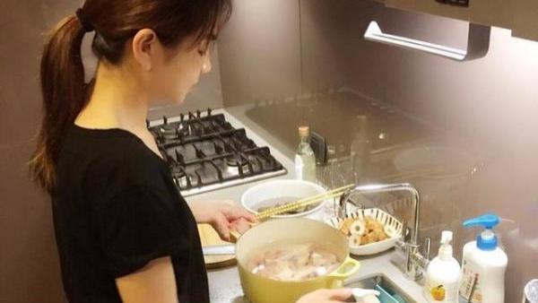 到姑姑家才发现，厨房还能这样布置，高级又显档次！建议大家都学学