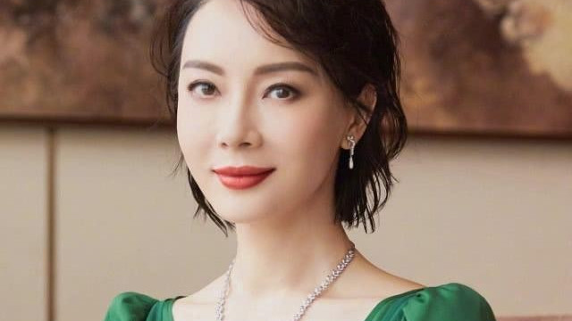 发型|?奔五的女人尽量别留长发、烫卷发，推荐这5款发型，太减龄了