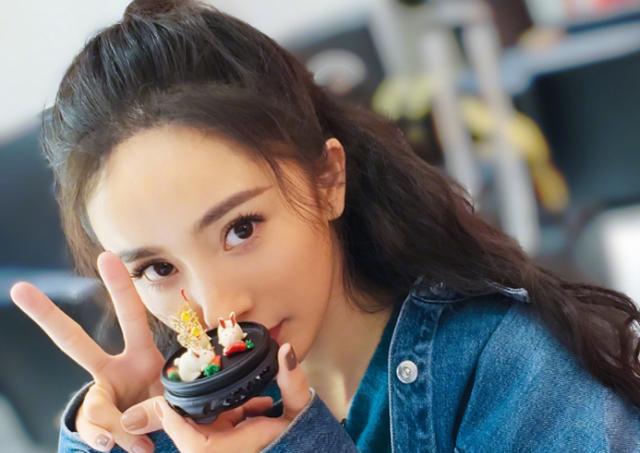 杨幂删掉的三条动态:一条为女儿,一条因为爱国,最近一条没必要 杨幂删掉的三条动态:一条为女儿,一条因为爱国,最近一条没必要