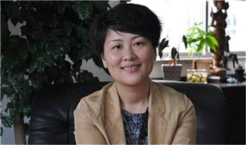 还记得《少林寺》中的牧羊女吗?如今57岁了,已身价过亿,但依然很美 还记得《少林寺》中的牧羊女吗?如今57岁了,已身价过亿,但依然很美