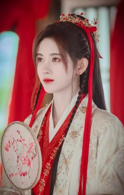 啥都不怕就怕女星穿嫁衣，杨幂的白嫁衣不算啥，杨紫嫁衣才是绝美