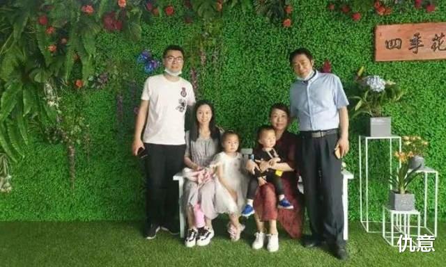 郭威九江祭祖,警方介入调查,杜新枝脸上蒙娜丽莎的微笑即将消失 郭威九江祭祖,警方介入调查,杜新枝脸上蒙娜丽莎的微笑即将消失