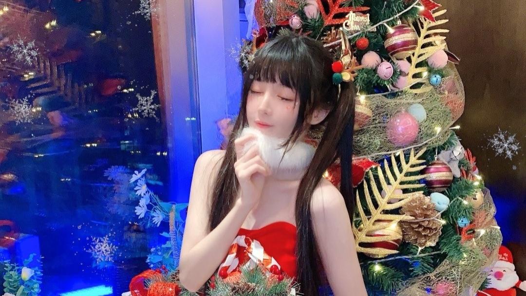 蔡萝莉|蔡萝莉为表自己身材很瘦，专挑胖男生合拍视频，还说对方是“野兽”