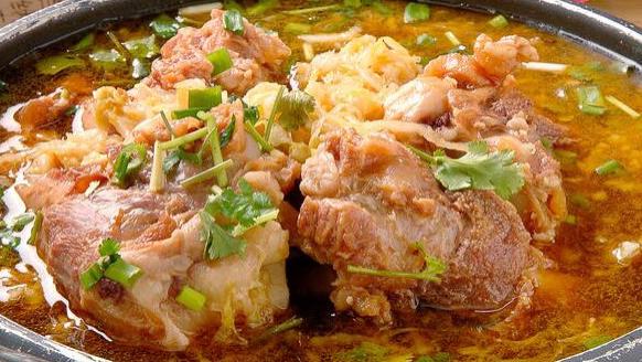 酸菜|酸菜怎么吃？酸菜配排骨才是最佳cp，但你需要注意这几点！