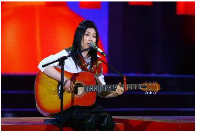 任月丽:23岁凭借一首歌曲在春晚走红,如今摇身一变成女总裁 任月丽:23岁凭借一首歌曲在春晚走红,如今摇身一变成女总裁