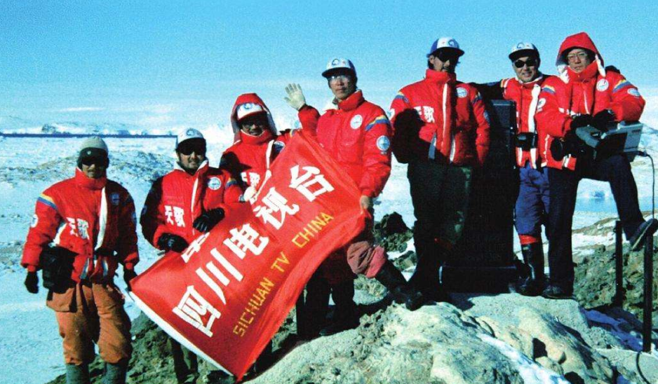 32年前,张国立在南极点燃炸药包,救下100多人荣获二等功 32年前,张国立在南极点燃炸药包,救下100多人荣获二等功