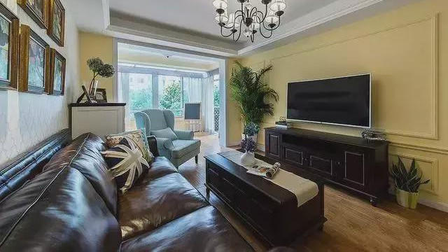 刚装的新房，简直太漂亮了，亲戚都夸卧室壁纸选的有眼光