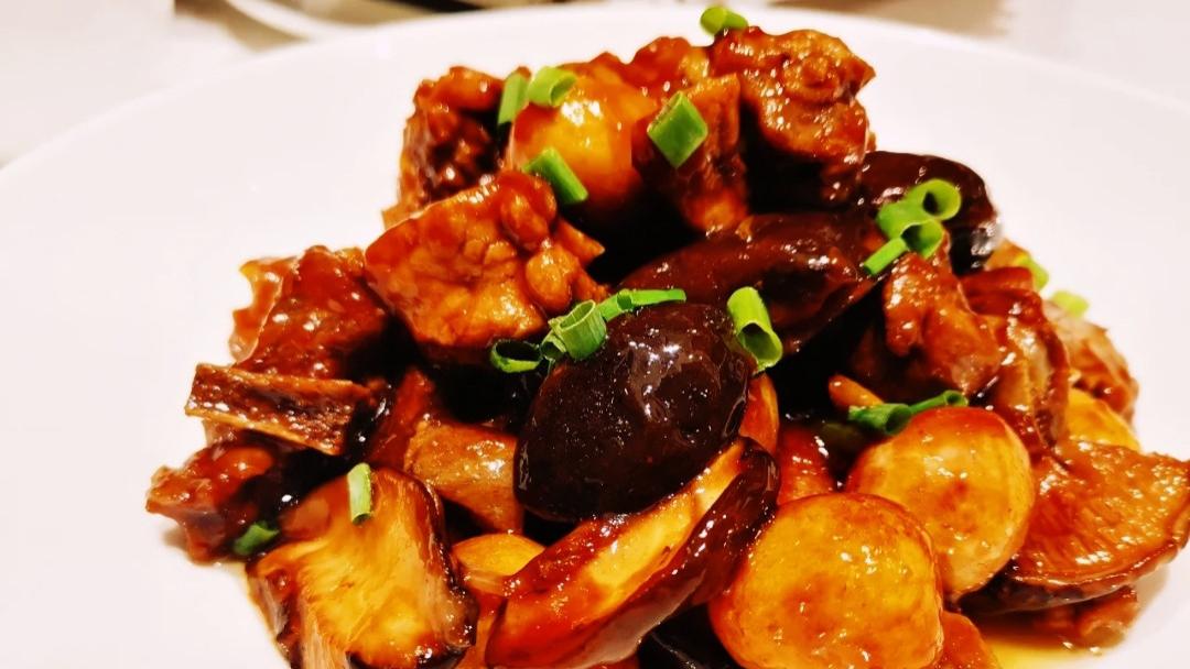 腊肉|美食家常菜推荐：香菇排骨，油爆三翠，大蒜辣椒炒腊肉，特美味哟