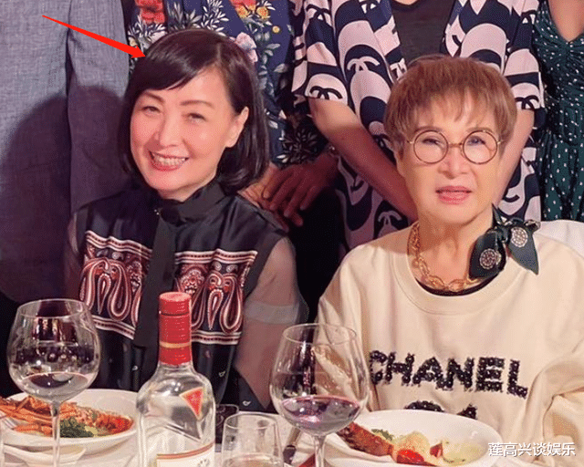 林心如为母办70大寿,“寿星”贵妇气质十足,颜值一点不输女儿! 林心如为母办70大寿,“寿星”贵妇气质十足,颜值一点不输女儿!