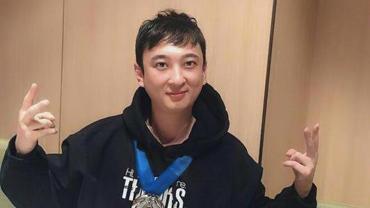 王思聪|王思聪吐槽自己酒店，王健林紧随其后吐槽自己儿子，父子俩真默契